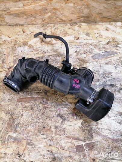 Патрубок дроссельной заслонки Toyota Avensis T25