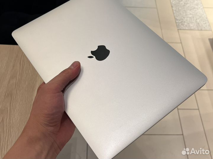 Apple MacBook Pro 13 2019 touchbar 256гб