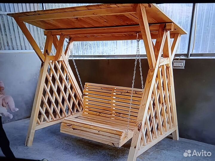 Садовые качели из дерева