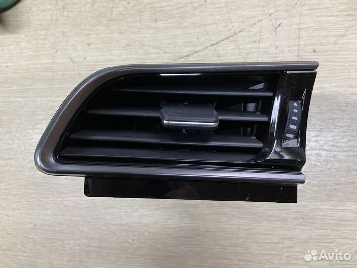 Дефлектор воздушный левый Toyota Camry 75