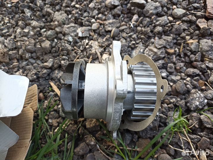 Насос водяной, помпа, на 8кл