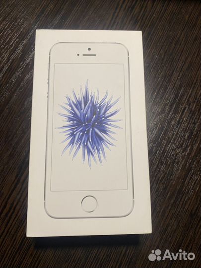 Коробка от iPhone se 2020