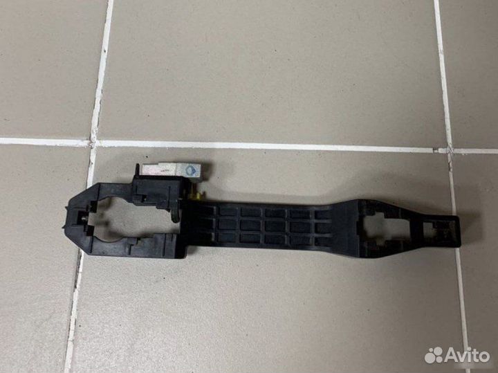 Кронштейн ручки двери Mitsubishi Pajero Sport