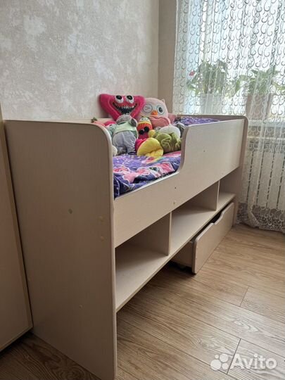 Детская кровать 80*160 с ящиками и шкафчик