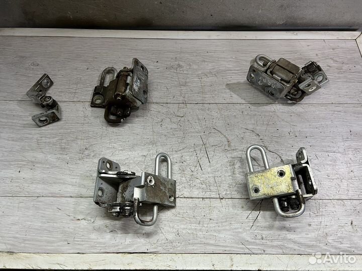 Петли двери Пассат Б5