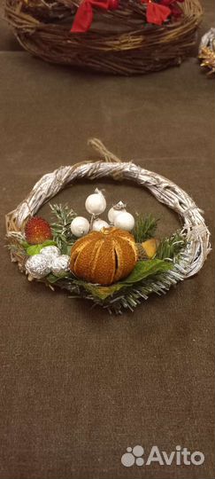 Новогоднее украшение венок