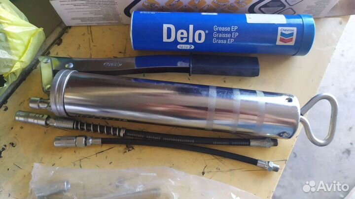 Шприц рычажно плунжерный со смазкой и струбница