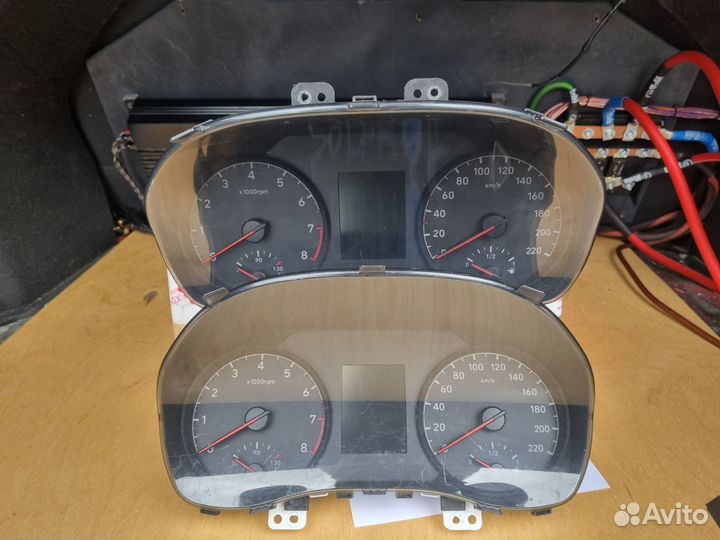 Щиток приборов Hyundai Solaris 2 (цена за обе)