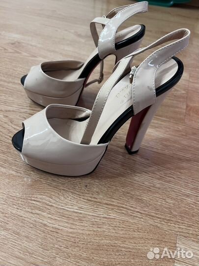 Женские босоножки 35 размер