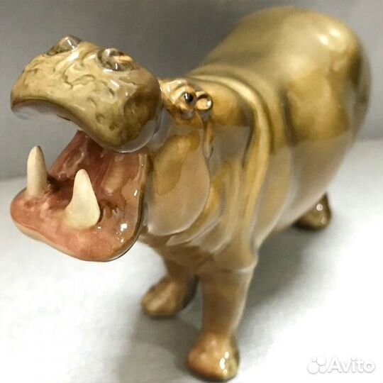 Бегемот фарфоровая статуэтка