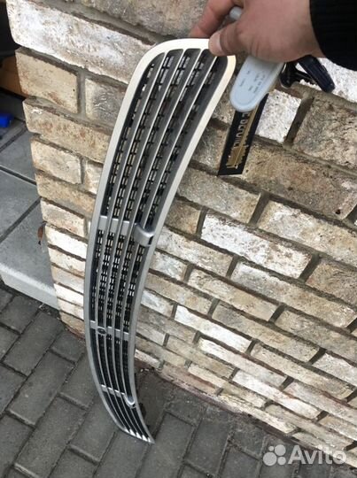 Решетка капота с форсунками mercedes 211