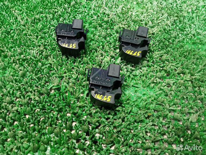 Кнопка стеклоподъемника Toyota Hilux