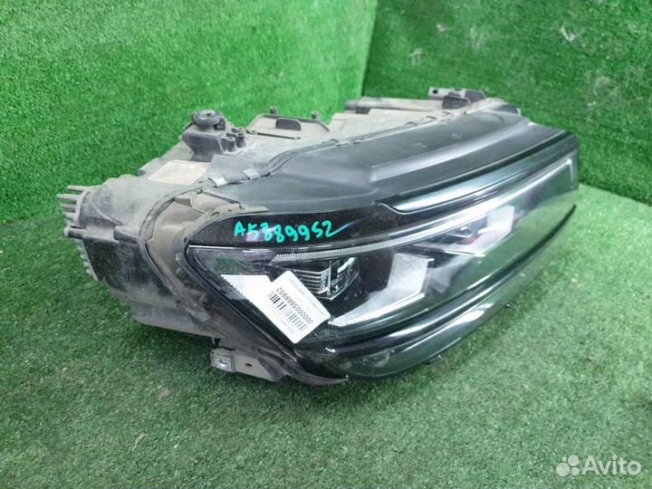 Фара правая Volkswagen Tiguan