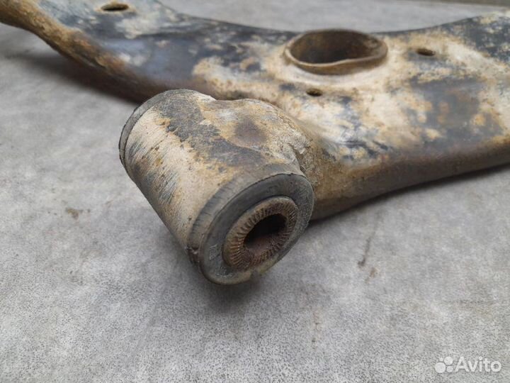 Рычаг подвески передний левый Toyota Corolla E140