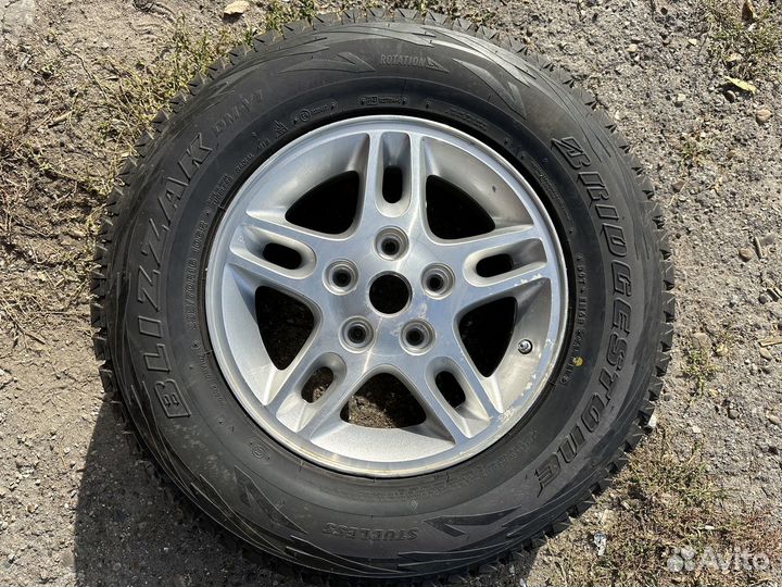 Bridgestone Blizzak DM-V1 235/70 R16 106R