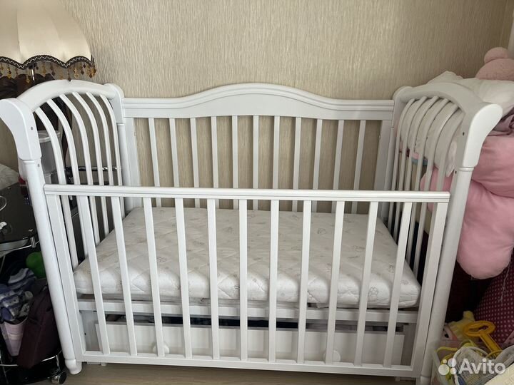 Детская кроватка с поперечным маятником Азалия