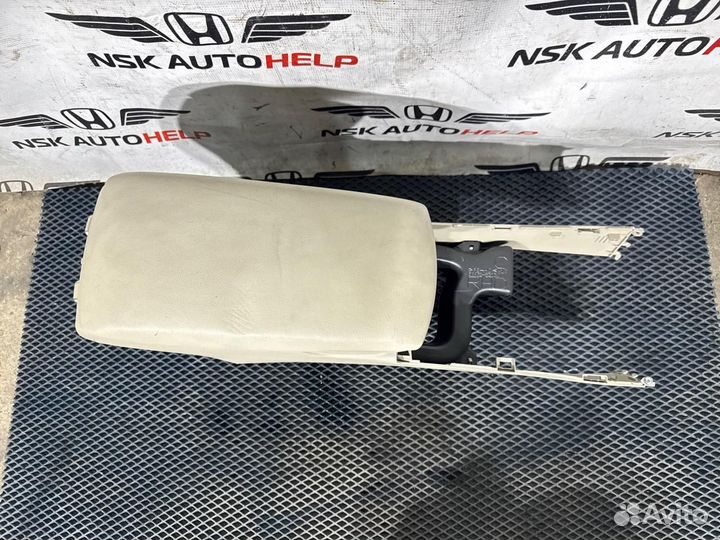 Подлокотник Toyota Camry ACV40 2azfe 2011