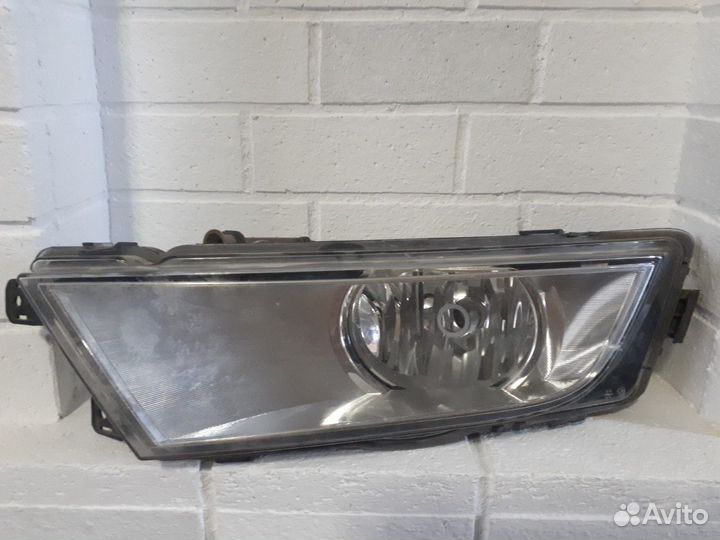 Противотуманка левая 13-17г Skoda Octavia A7