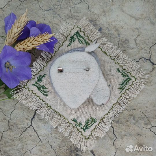 Брошь лошадь