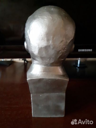 Бюст Ленина