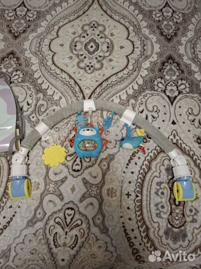 Дуга с игрушками