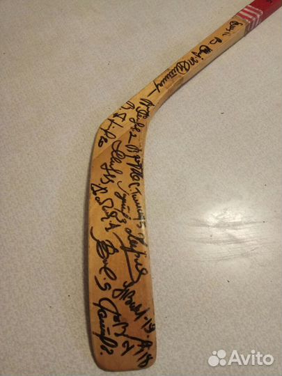 Клюшки подаренные Брежневу Л.И сборной по хоккею