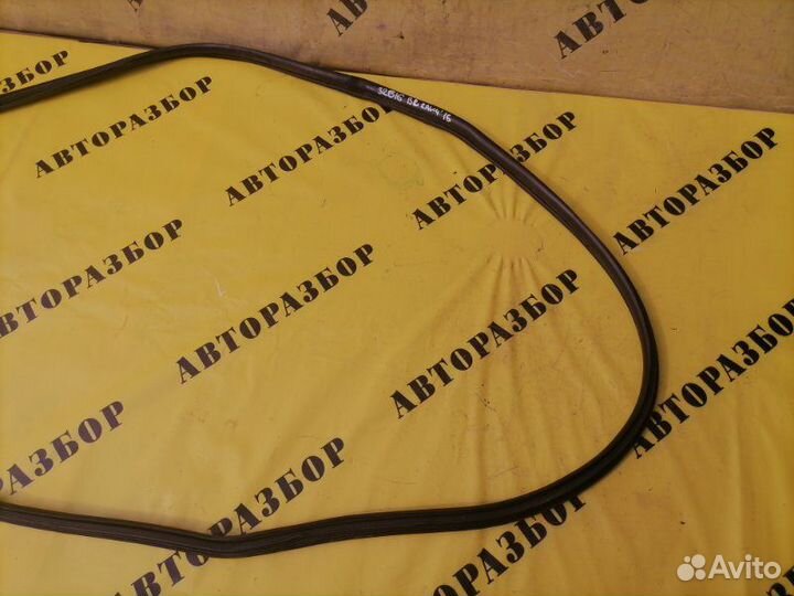 Уплотнитель резиновый Toyota Rav4 40 2013-2019 2.0