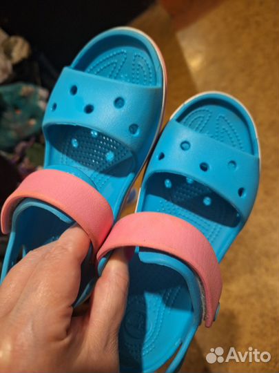 Сандалии crocs j2