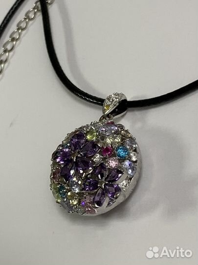 Кулон на шнурке