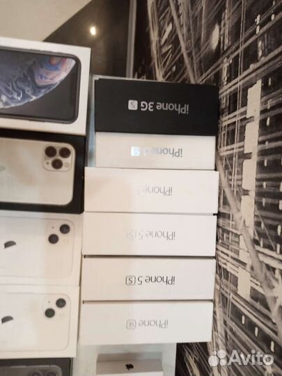 Не полная коллекция коробок айфон