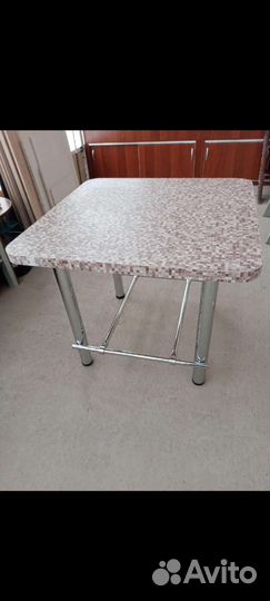 Кухонный стол