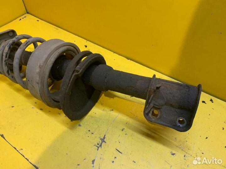 Стойка передняя правая Лада Калина 2004–2013