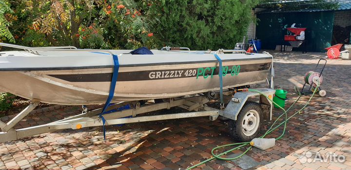 Лодка с мотором