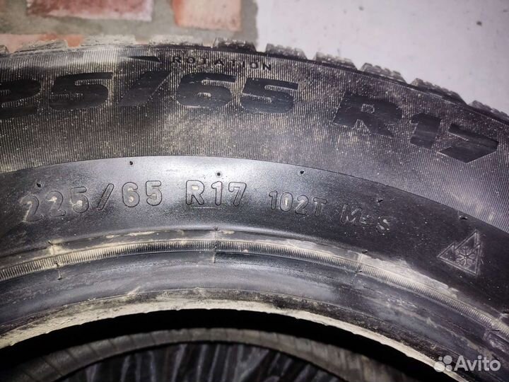 Pirelli Formula Ice 225/65 R17 102T