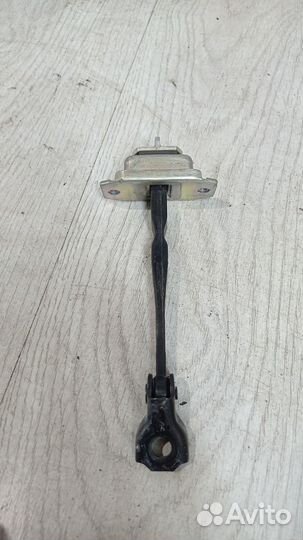 Ограничитель двери Nissan qashqai J11 Лев, Прав