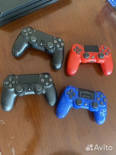 Sony PS4 pro 1tb + 4 геймпада + диски