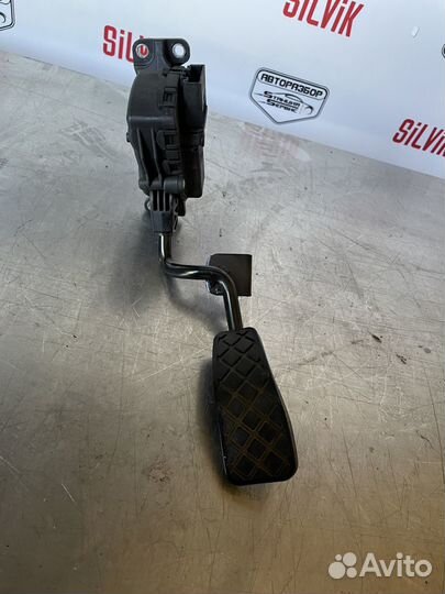 Педаль газа audi A6C6 4F2721523