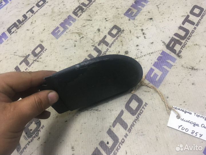 Накладка торпедо левая Шкода Октавия тур