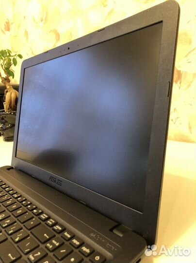 Ноутбук Asus VivoBook 15.6 i3 7020U 2.3 GHz