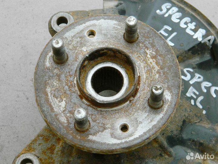 Кулак передний левый Kia Spectra