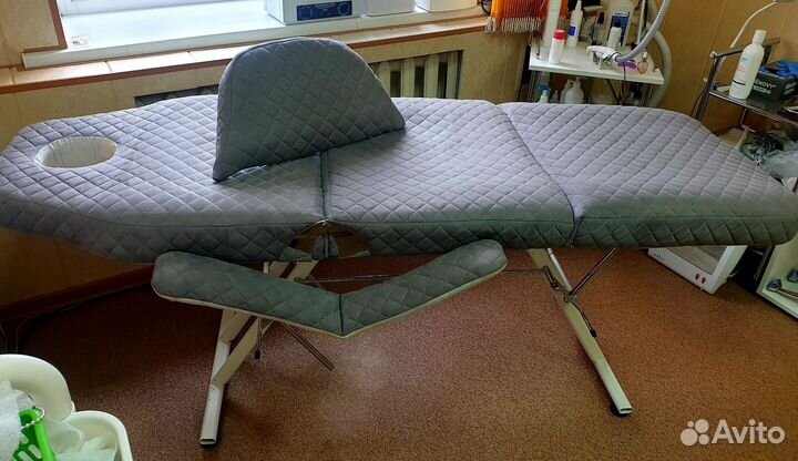 Кушетка для массажа с вырезом