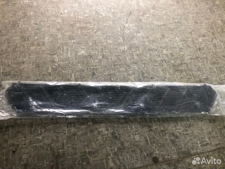 A9608850311 Накладка ступеньки бампера Mercedes