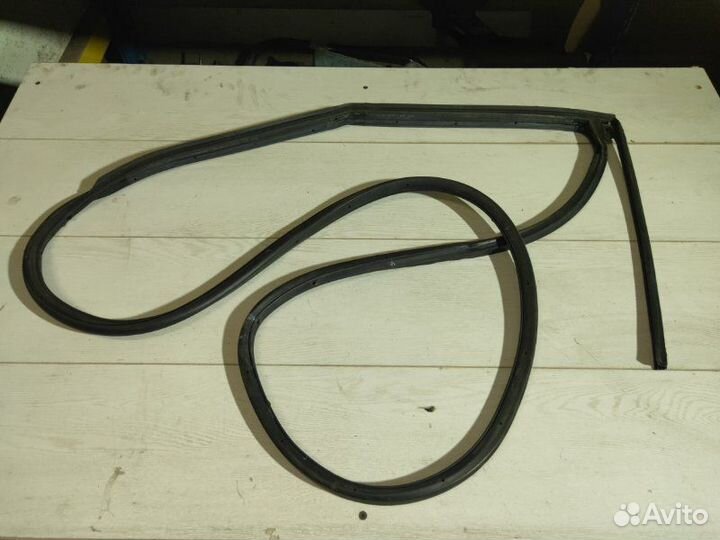 Уплотнитель двери задний правый Honda Civic Viii