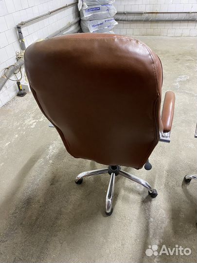 Офисное кресло