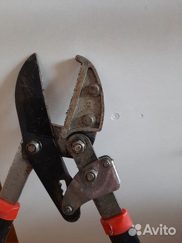 Секатор с дожимом