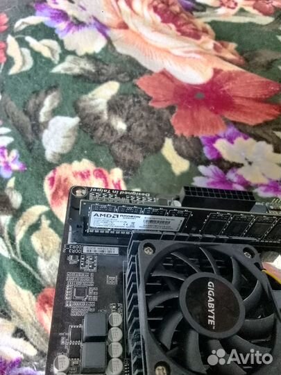 Материнская плата с процессором и памятью Gigabyte