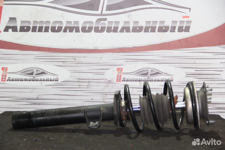 Стойка перед лево c BMW 3-Series E90 N43B20