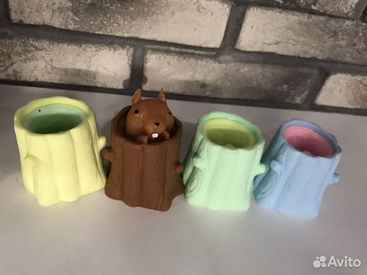 Бешаная белка антистресс прячется в пеньке суслик