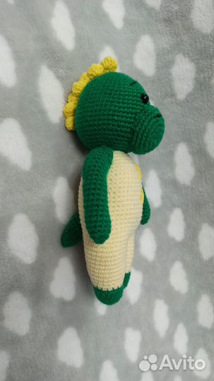 Вязаная игрушка Динозавр
