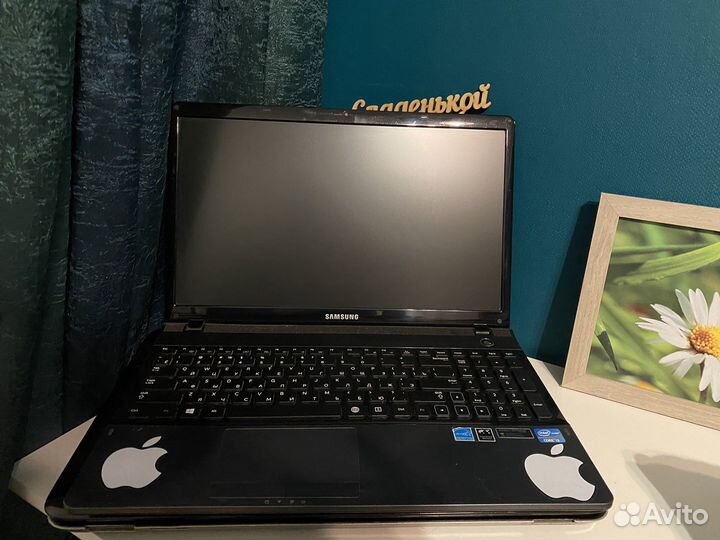 Ноутбук samsung на запчасти или на пересидеть
